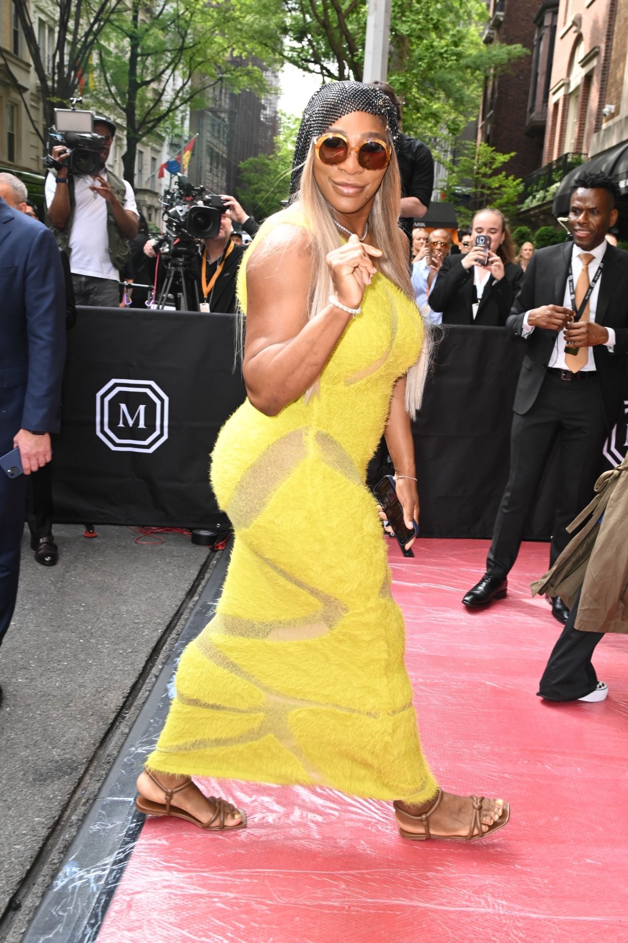 SERENA WILLIAMS IN A BRIGHT YELLOW DRESS IN NEW YORK